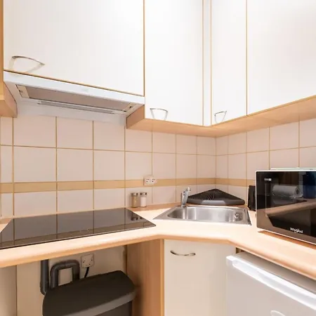 Cosy & Well-connected 1bd Apartmentsaint Lazare *